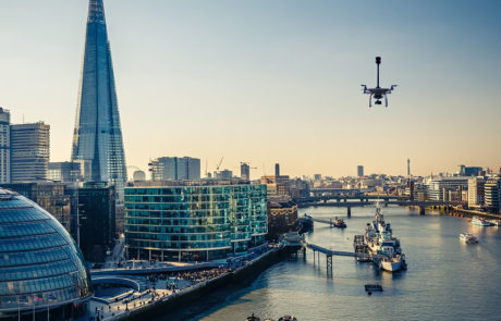 Capteur de vent à ultrasons FT205 sur un drone volant au-dessus de Londres